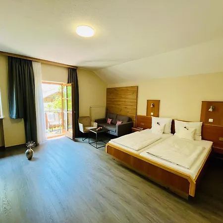 Gaestehaus Huber - Garni Bed & Breakfast 3*