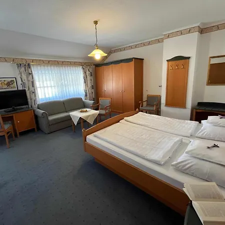 Gaestehaus Huber - Garni Bed & Breakfast Bad Füssing