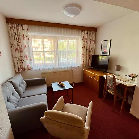 Gaestehaus Huber - Garni Bed & Breakfast 3*